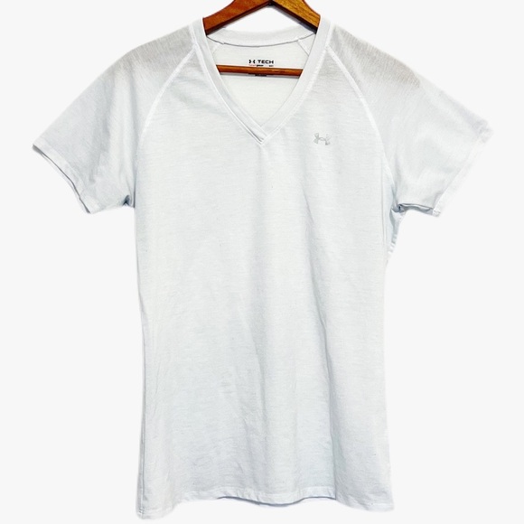 Under Armour Tech Heat Gear Loose Athletic Tee Womens Size Medium - Picture 1 of 7